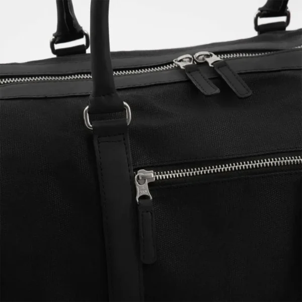 Black Leather Weekender Bag For Travelling Closure