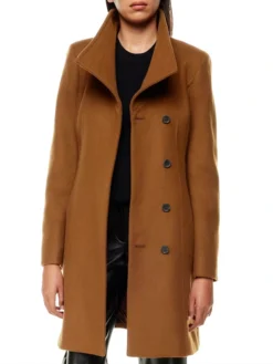 Hannah Wells Off Campus S01 Brown Coat