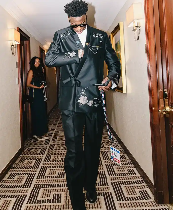 2026 NBA Draft AJ Dybantsa Black Floral-Embroidered Suit
