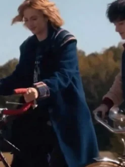 Close up Maya Hawke TV-Series Stranger Things Robin Buckley Blue Wool Coat