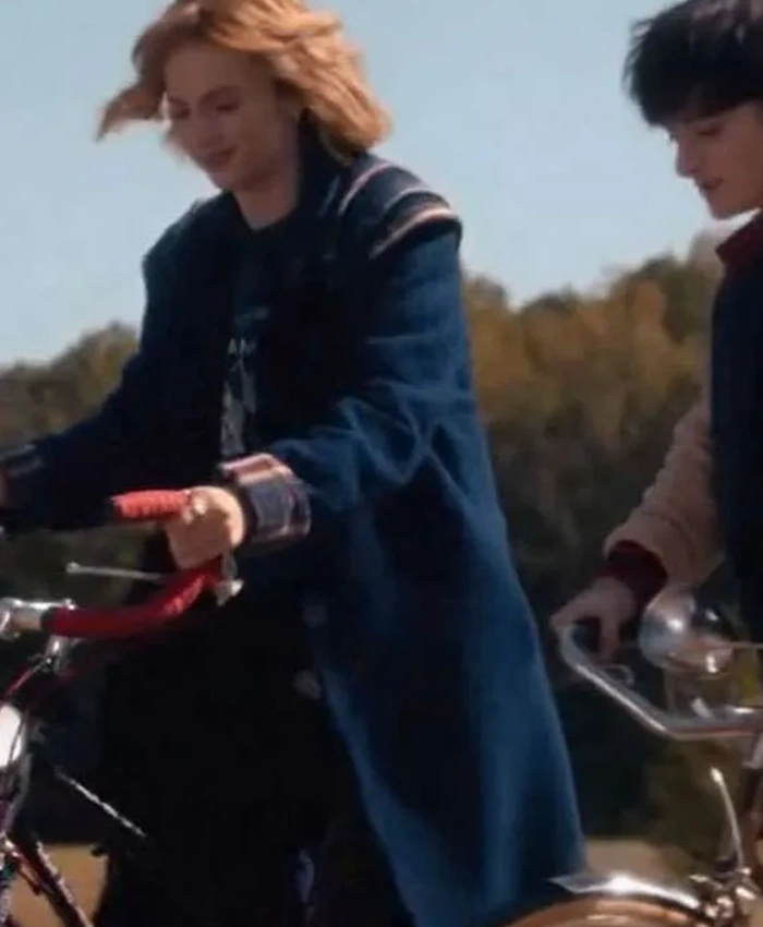 Close up Maya Hawke TV-Series Stranger Things Robin Buckley Blue Wool Coat