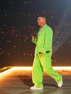 J Balvin Final Paris 2026 Show Green Suit