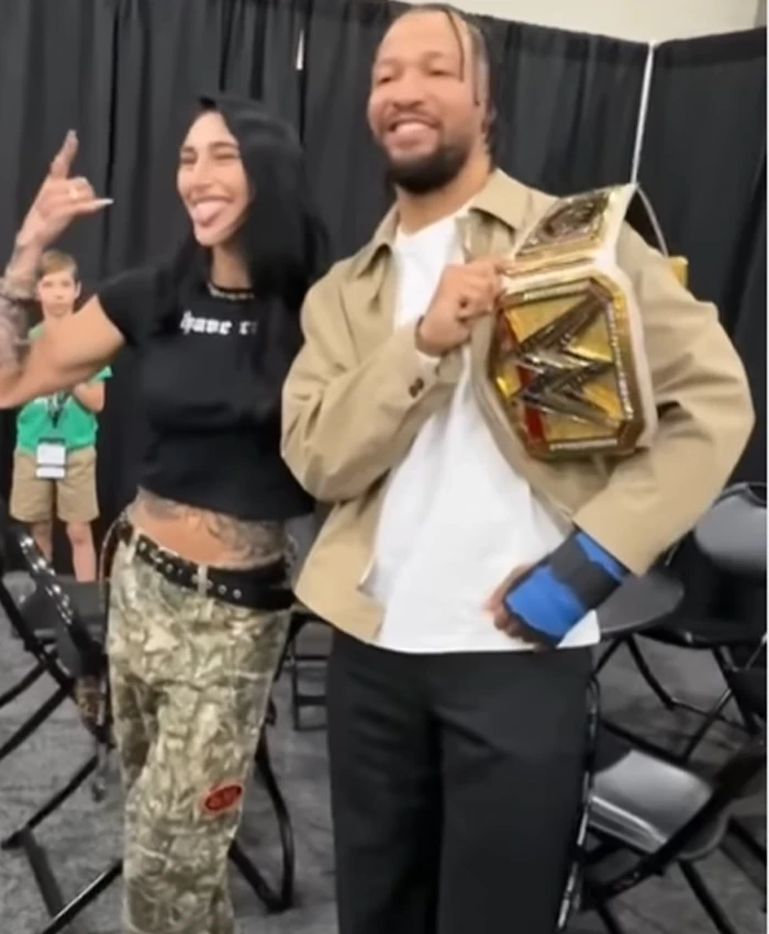 Jalen Brunson Fanatics Fest NYC 2026 Beige Jacket Side View