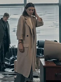 Karla Dixon Reacher S02 Trench Coat