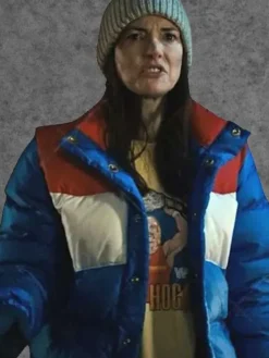Winona Ryder TV-Series Stranger Things S04 Joyce Byers Blue Red And White Puffer Jacket side view