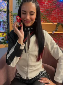 kylie-Cantrall-Unboxing-Red-Doll-Jacket