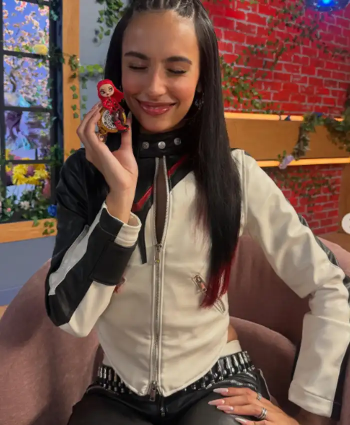 kylie-Cantrall-Unboxing-Red-Doll-Jacket