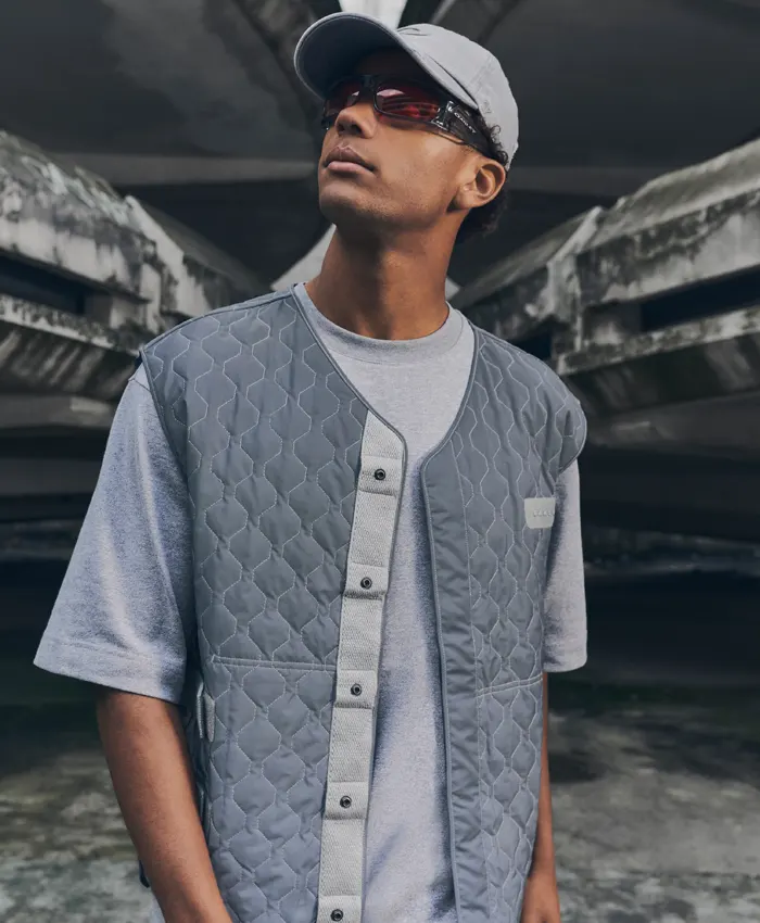 Close-up of Men And Women Oakley Grey Strato Parachute Quilted Vest Sale