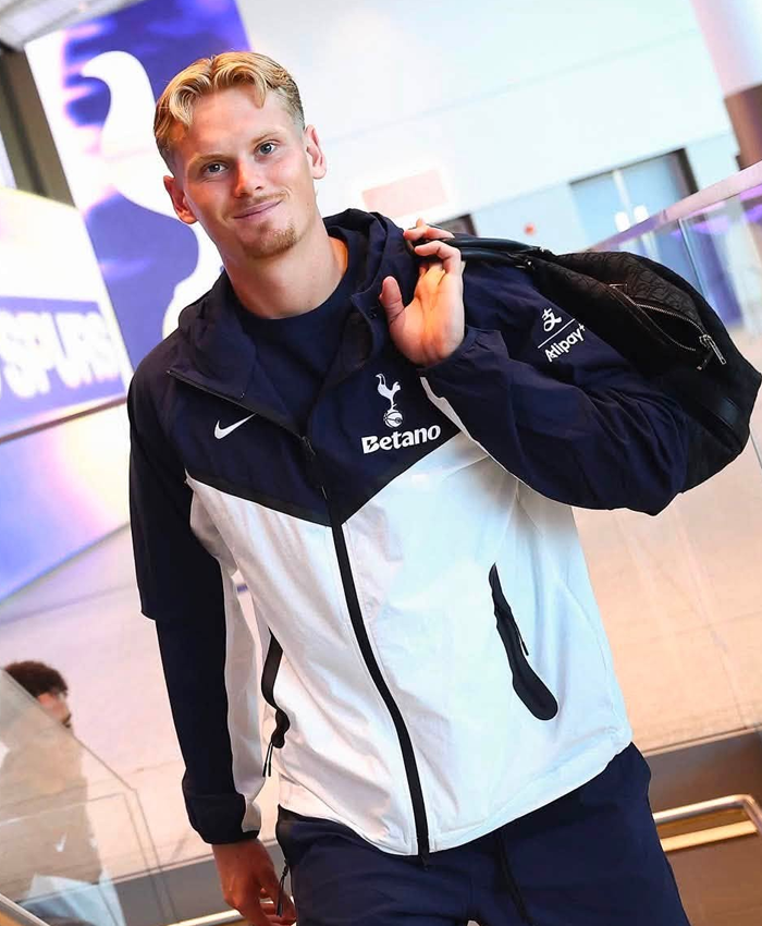Nike-Tottenham-Hotspur-Tech-Jacket-1