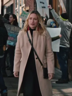 Piper Perabo Yellowstone Summer Higgins S04 Beige Wool Trench Coat front view