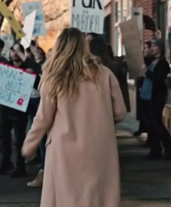 Piper Perabo Yellowstone Summer Higgins S04 Wool Beige Trench Coat back view