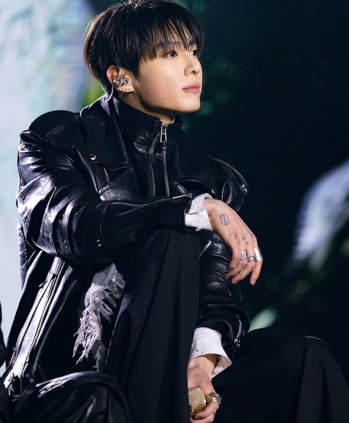 2026-The-Comeback-Live-Arirang-Jeon-Jungkook-Oversized-Black-Leather-Biker-Jacket-Right