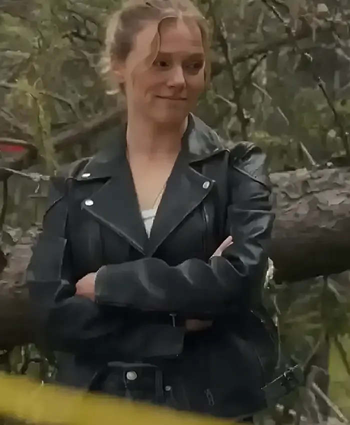 Close view of Tracy Spiridakos TV-Series Anna Pigeon Season 01 Black Biker Leather Jacket