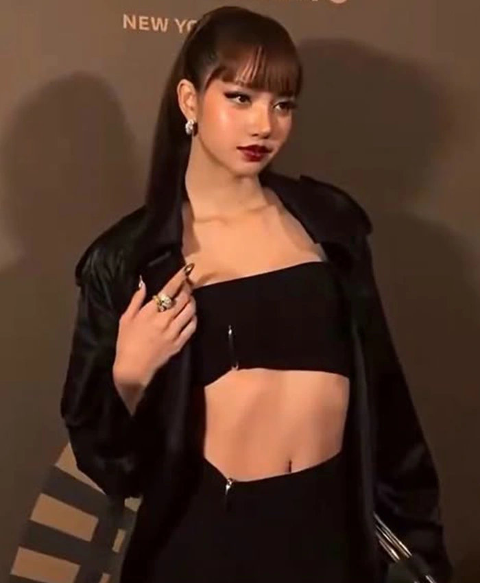 Lisa-Bvlgari-Serpenti-Infinito-After-Party-Black-Coat