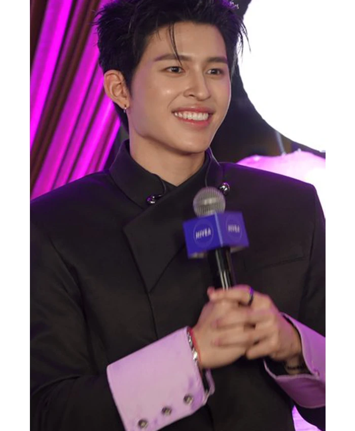 Shop-Brand-Event-2026-Thai-Actor-Phuwin-Tangsakyuen-Black-Blazer-On-Sale