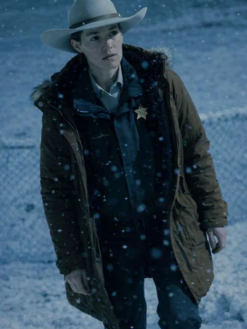 Sheriff-Kerry-Kane-Lanterns-Tv-Series-2026-Kelly-Macdonald-Green-Fur-Hooded-Coat-Front